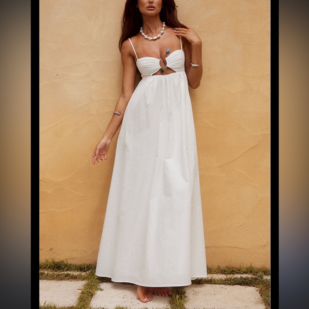 Elegant Strapless White Maxi Dress